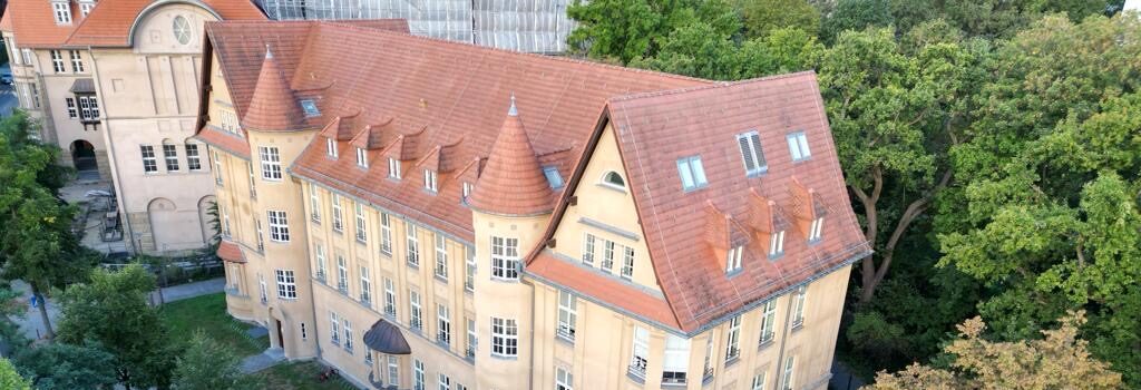Drohenansicht der Rothenburg Grundschule Berlin